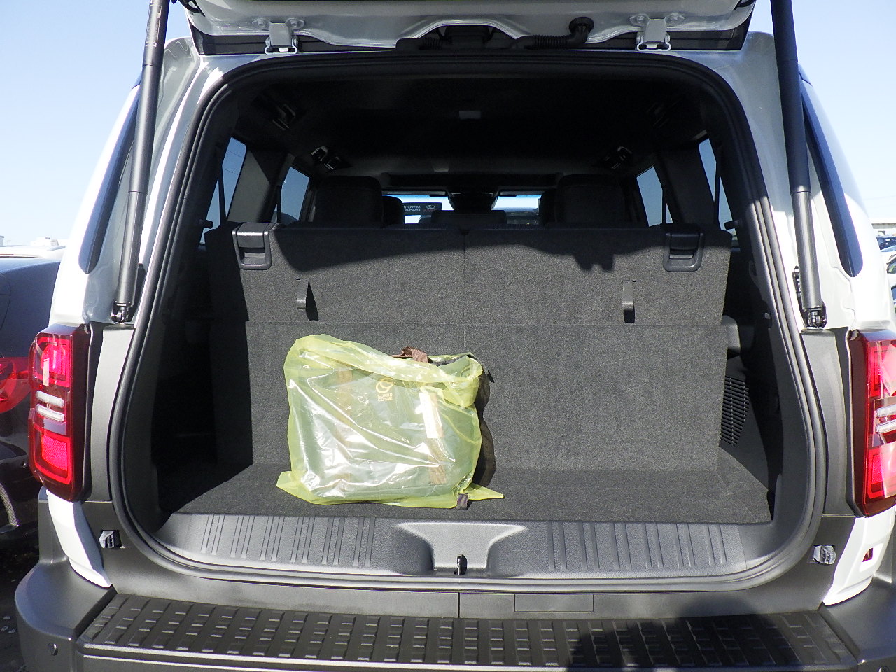 23_188110_176092353868f58f925947c