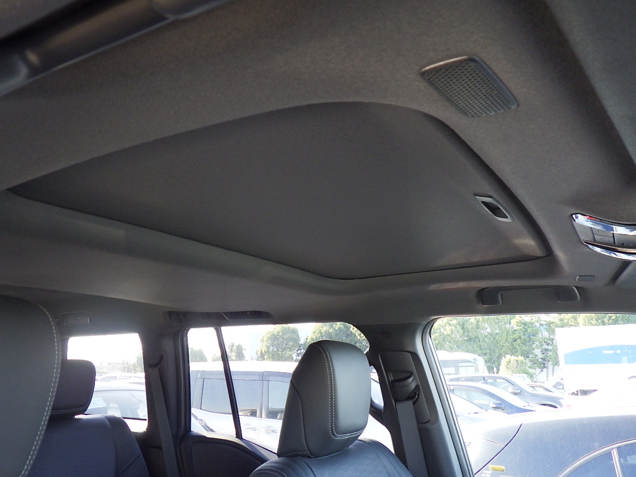 27_188110_176092354468f58f98044e4